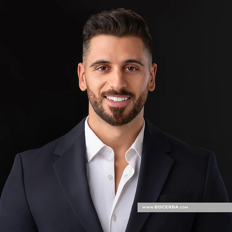 czy-uśmiechać-się-na-zdjęciu-firmowym