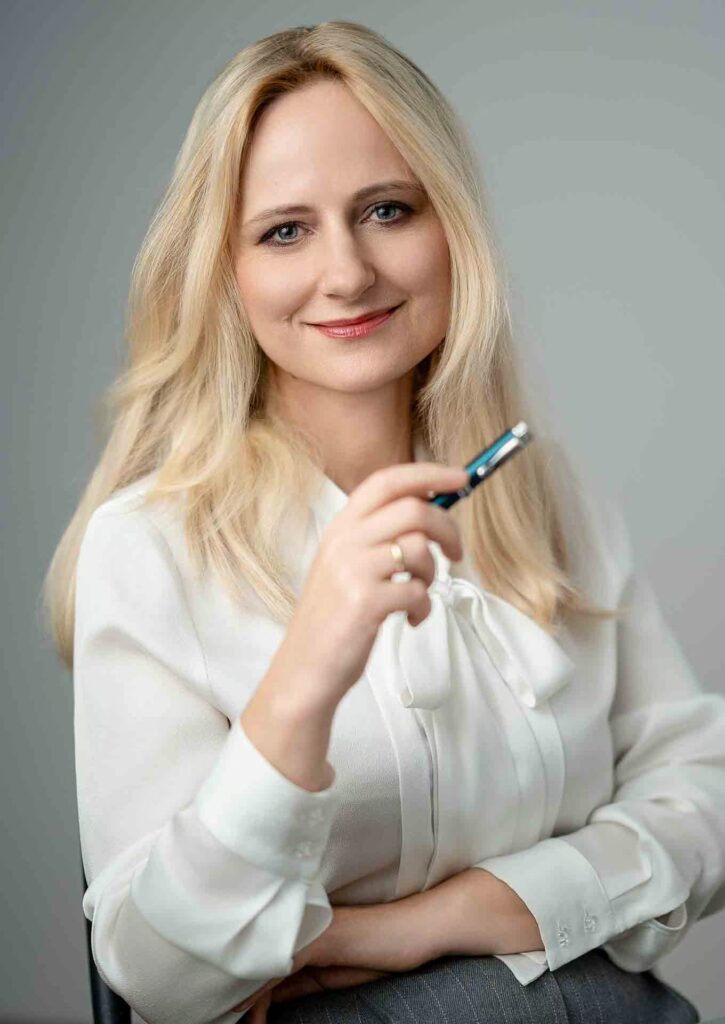 Portret kobiecy na LinkedIn, który buduje profesjonalizm – BoCerba Photography - Bożena Cerba, Kraków