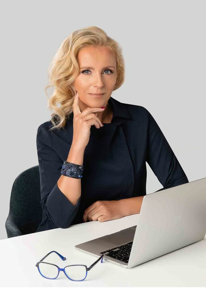 Zdjęcie przedstawiające kobietę z laptopem – BoCerba Photography - Bożena Cerba, Kraków